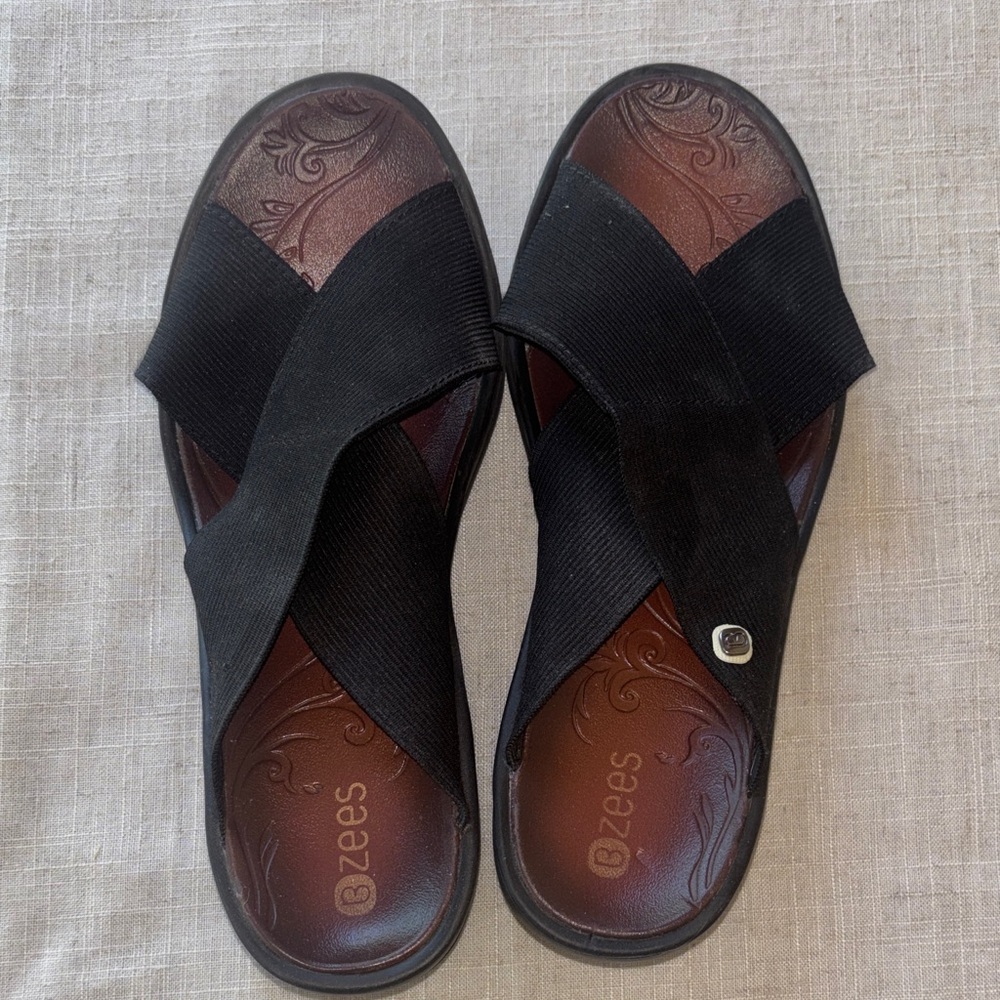 Bzees Black Elastic Crisscross Slip-On Sandals